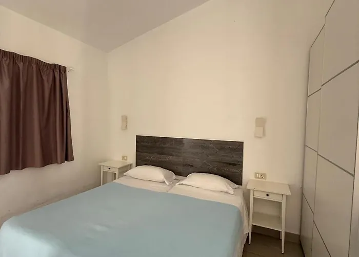 Secret Bungalow, Arcos