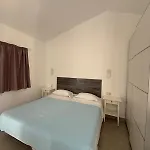 Secret Bungalow, Arcos