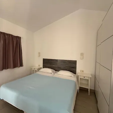 Secret Bungalow, Arcos